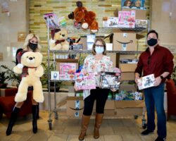 Lydia Ansel Annette Logan Parker & Justin Woo Vegas Helps